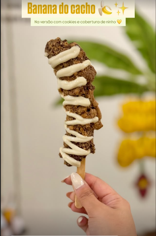 Banana do Cacho na versão cookies com cobertura de leite ninho
